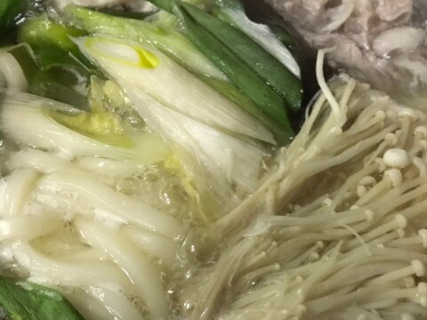 白葱とエノキと牡蠣と豚肉いり✨うどん鍋(^^)